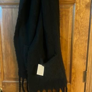 New Lauren Conrad Giant Scarf Black With 2 Pockets Unique NWT